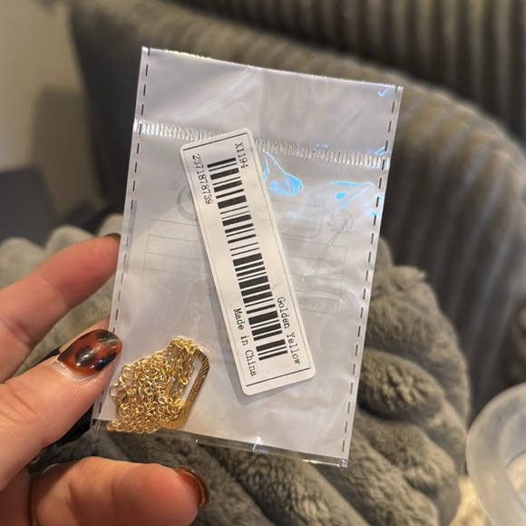 NWT dainty necklace - Picture 3 of 3